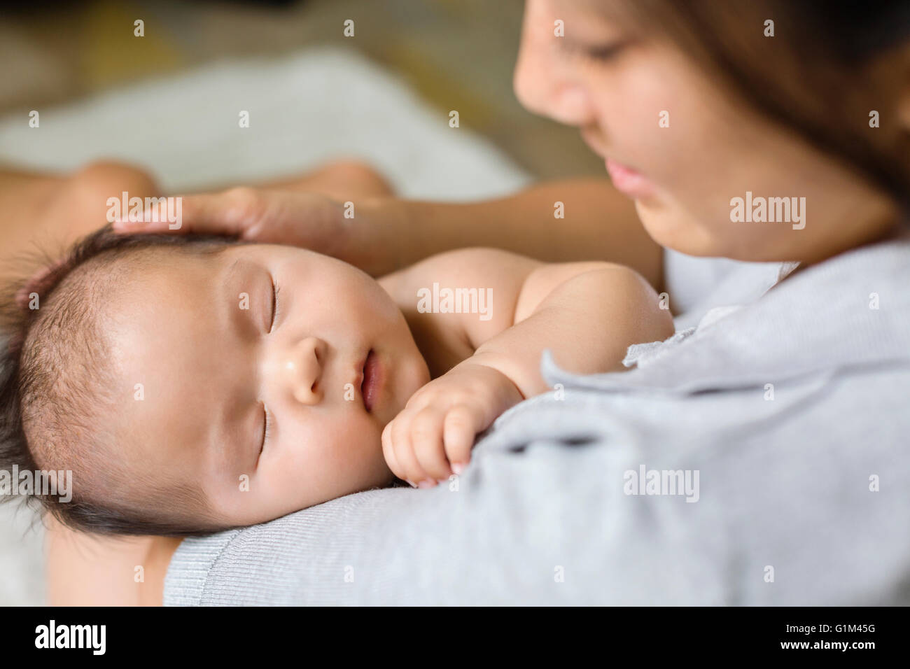 Asian chinese baby girl sleeping hi-res stock photography and images ...