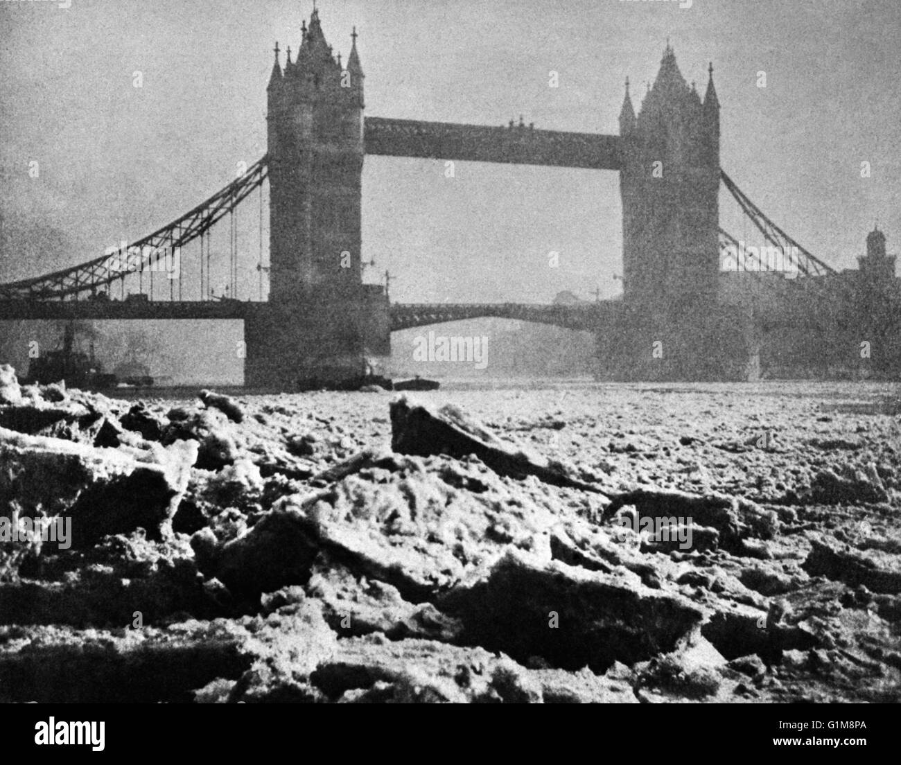 A view of Tower Bridge on the River Thames in London, when the river froze over in December of 1895. ... Buildings and Landmarks - Tower Bridge - London - 1895 ... 31-12-1895 ... London ... England ... Photo credit should read: PA/Unique Reference No. 13499376 ... Stock Photo