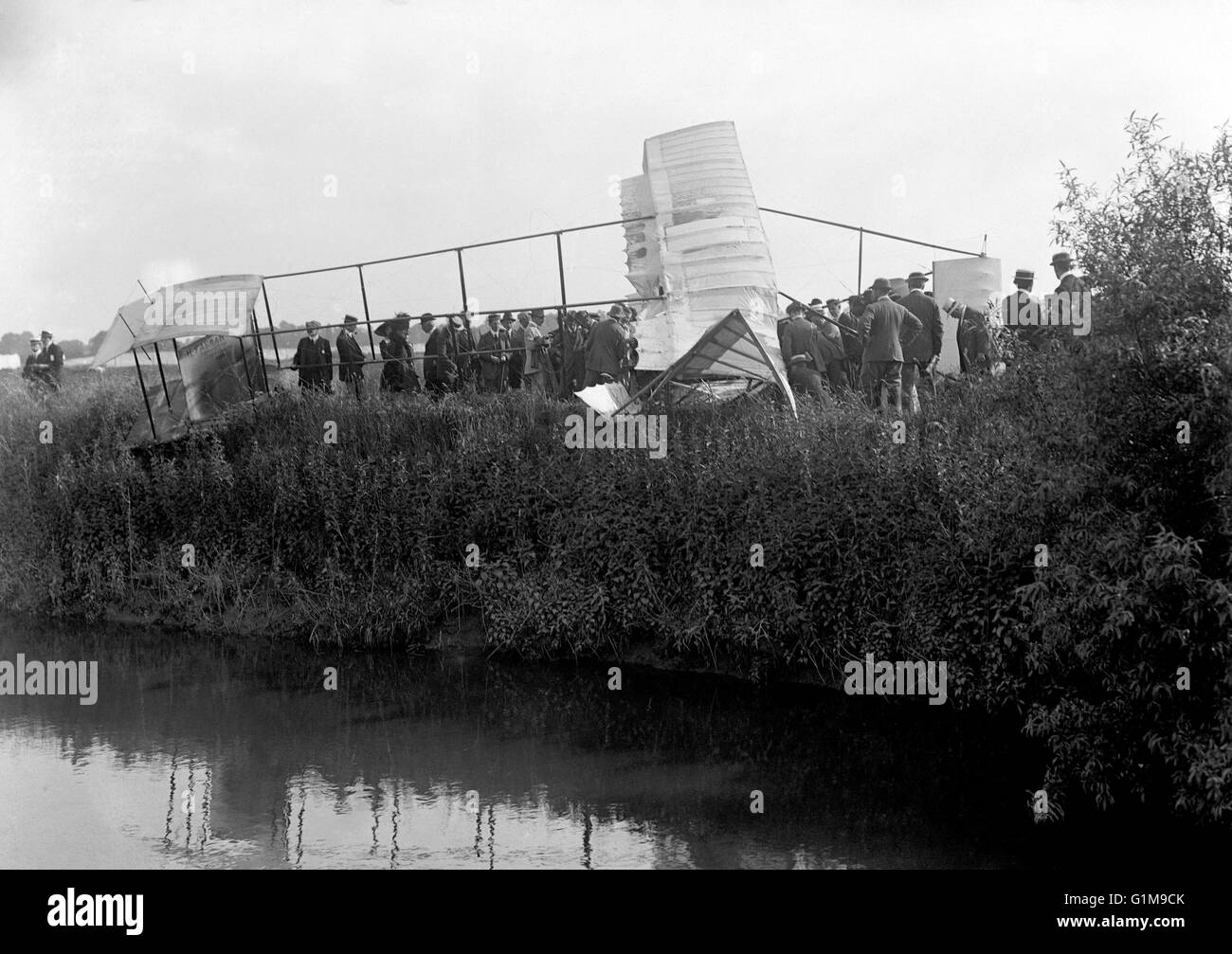 The smashed plane of Claude Grahame White and Lady Abdy after a flying accident at Brooklands. The right to fly as a passenger was offered at auction, and Lady Abdy won with a bid of 120 guineas for the first trip. The aircraft crashed after 500 yards, but neither pilot or passenger were seriously injured. ... Aviation - Claude Grahame White - Brooklands ... 01-06-1910 ... England ... Photo credit should read: PA/Unique Reference No. 7692673 ... Stock Photo