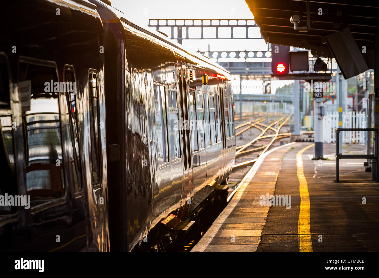 A First Great Western train waiting at a red light at Didcot Parkway station. Stock Photo