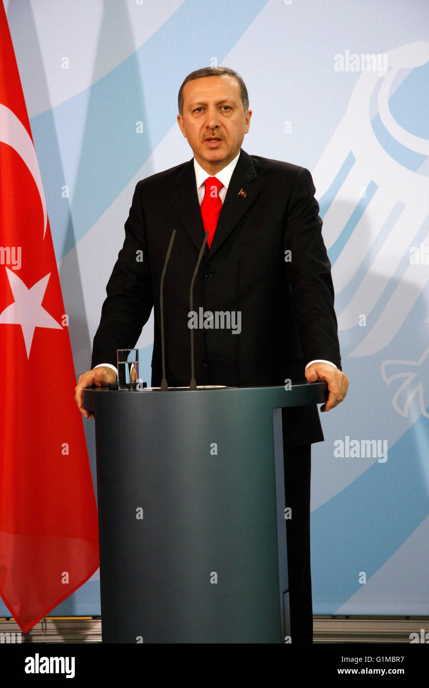 Recep Tayyip Erdogan - Treffen der dt. Bundeskanzlerin mit dem tuerkischen MP  am 8. Februar 2008, Bundeskanzleramt, Berlin-Tier Stock Photo
