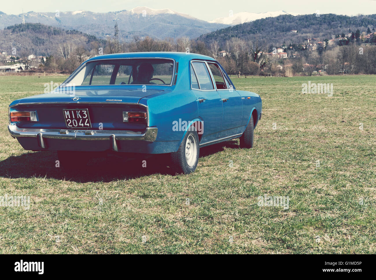 Vintage car parked hi-res stock photography and images - Alamy