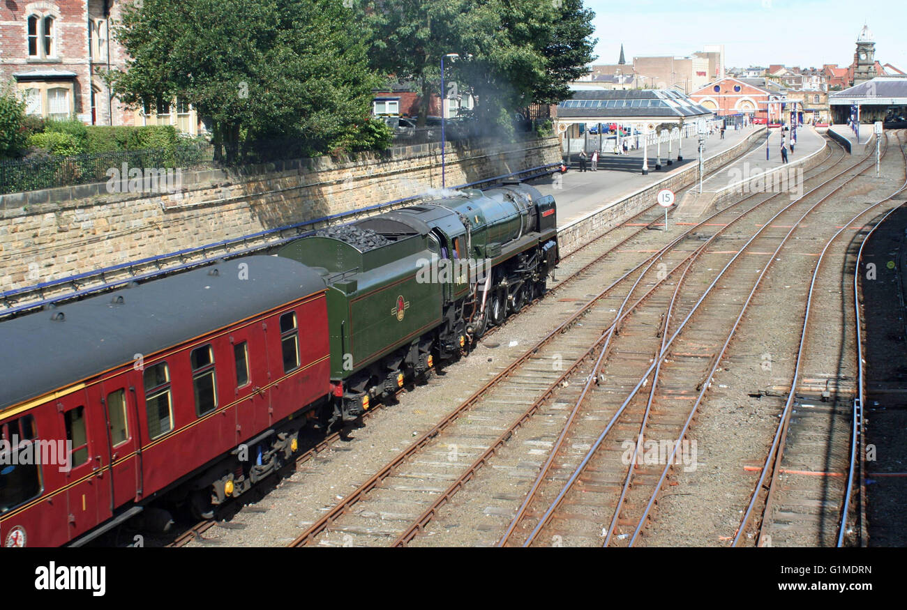 70013 OLIVER CROMWELL arriving at Scarborough with the Scarborough Spa Expess Stock Photo