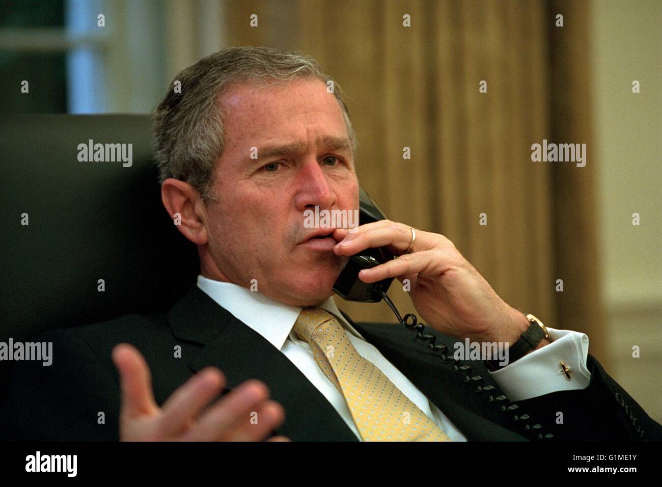 U.S President George W. Bush talks on the telephone with President Kim Dae-Jung of South Korea on the terror attacks of September 11th from the Oval Office of the White House September 19, 2001 in Washington, DC. Stock Photo