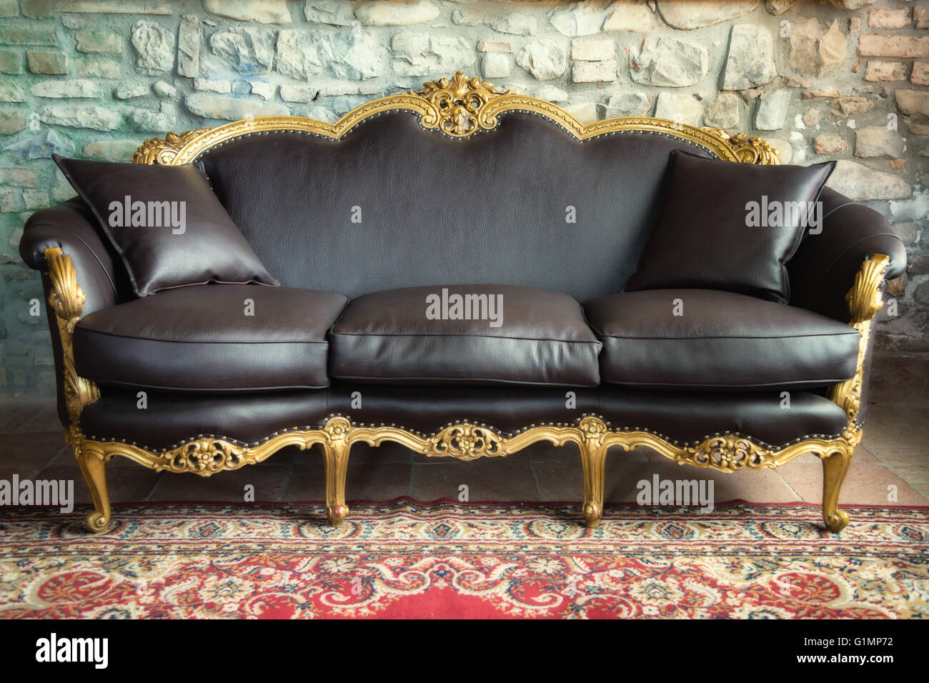 Empty luxury sofa hi-res stock photography and images - Alamy