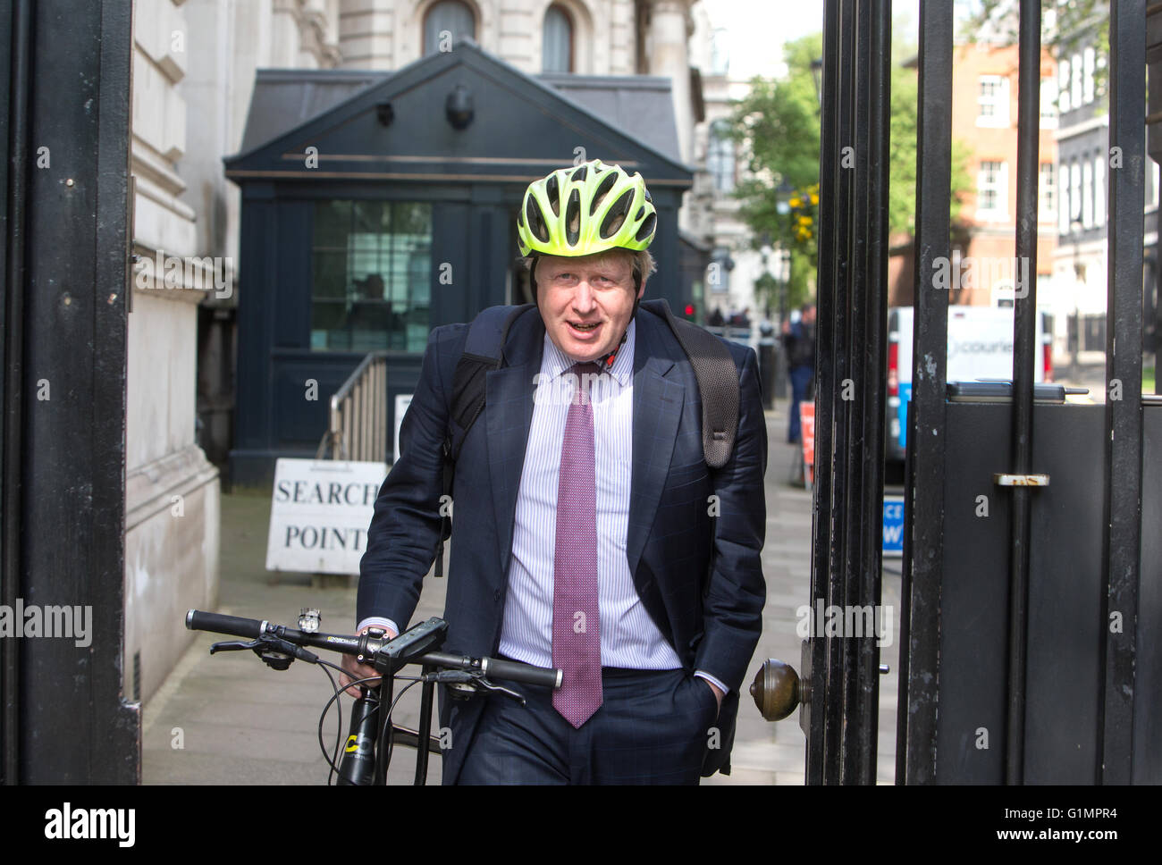 Boris Johnson leaves Downing street with his bicycle after a political cabinet meeting Stock Photo