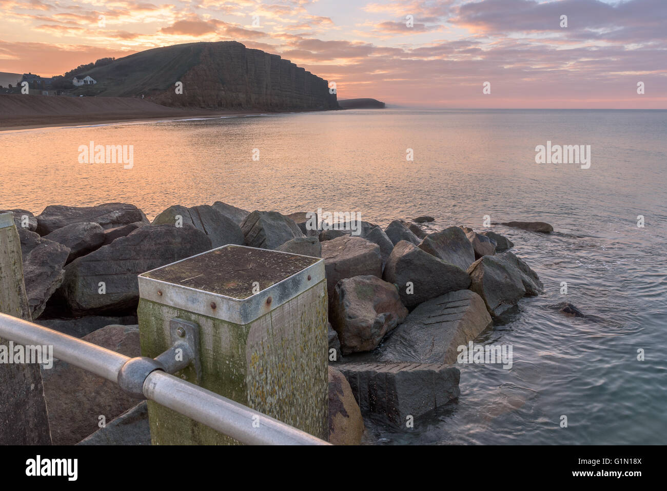 Sunrise over ocean and rocks hi-res stock photography and images - Alamy