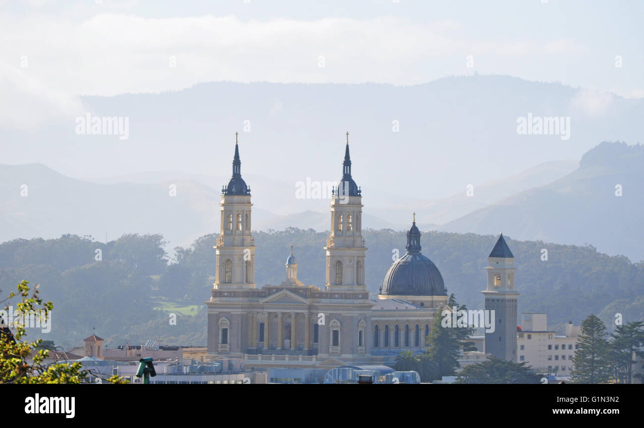 San Francisco: the mist and view of Saint Ignatius Church, the church dedicated to Ignatius of Loyola in the campus of the University of San Francisco Stock Photo