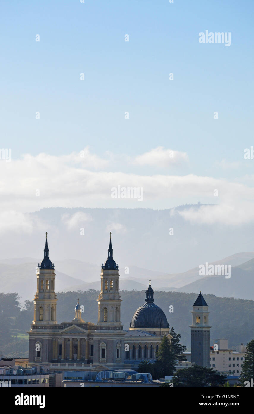 San Francisco: the mist and view of Saint Ignatius Church, the church dedicated to Ignatius of Loyola in the campus of the University of San Francisco Stock Photo