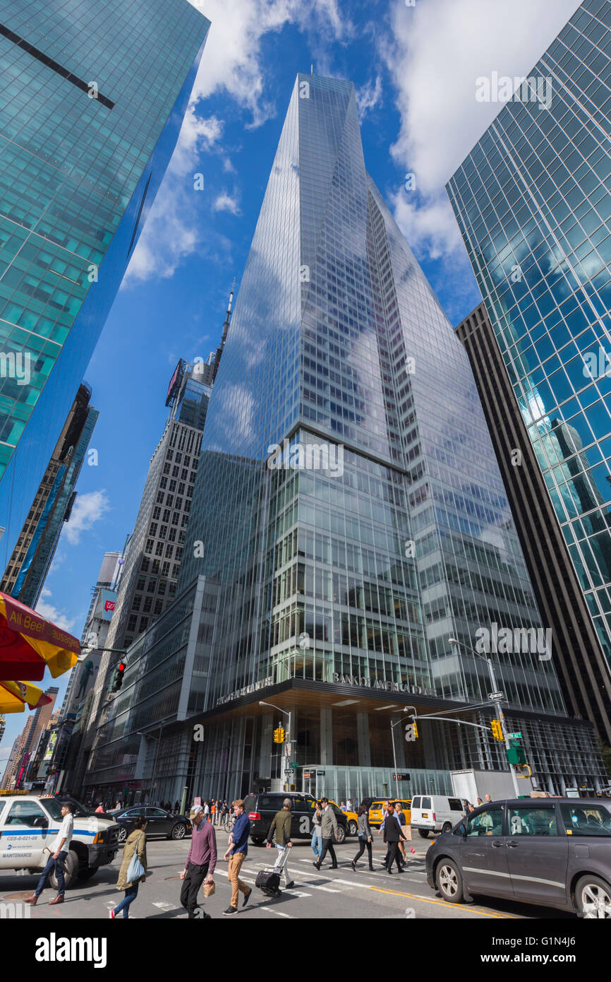 New York, New York State, United States of America. The 1200 feet (366  meters) high Bank of America Tower, the third highest sky Stock Photo -  Alamy