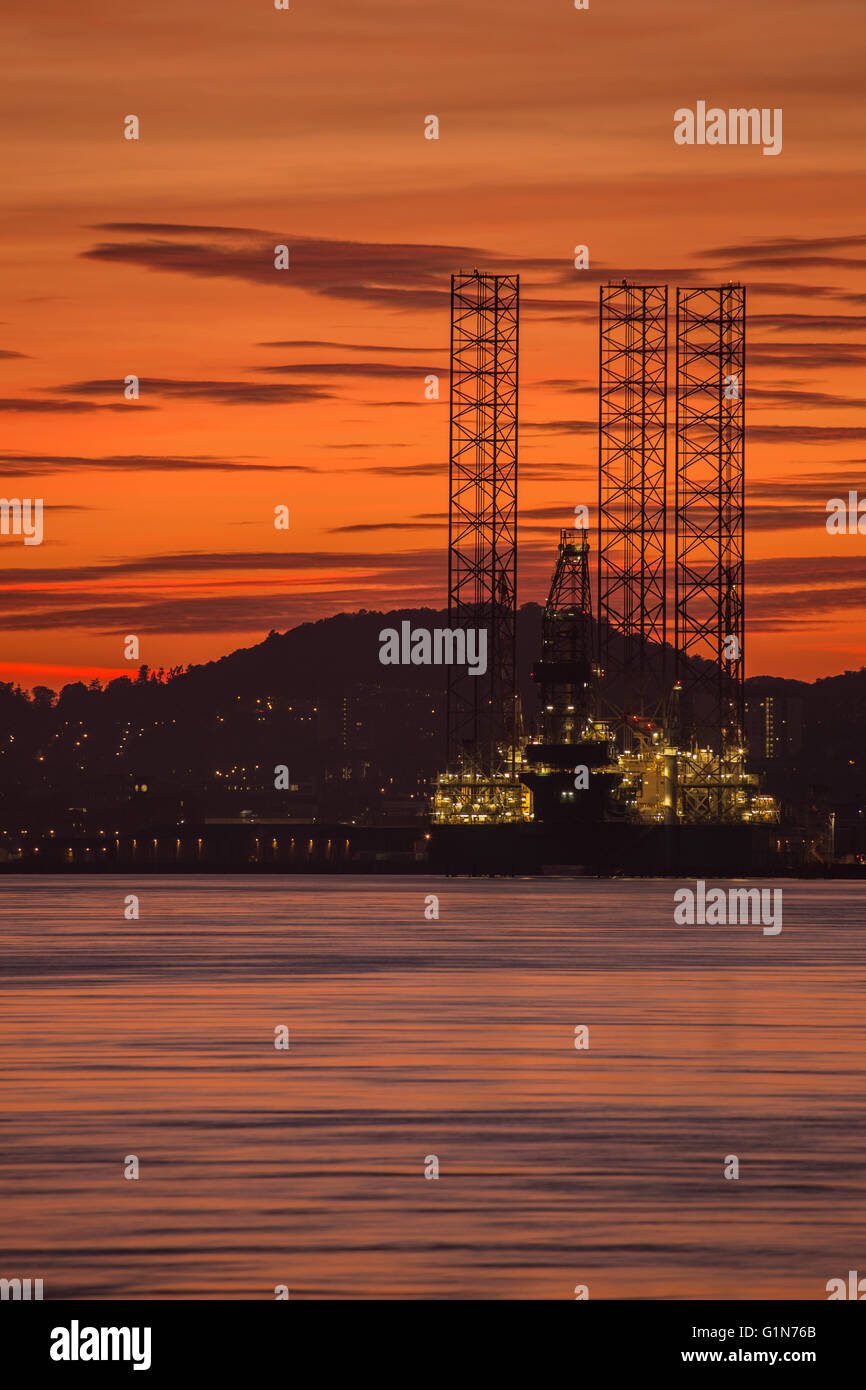 Oil rig in Dundee docks at sunset Stock Photo