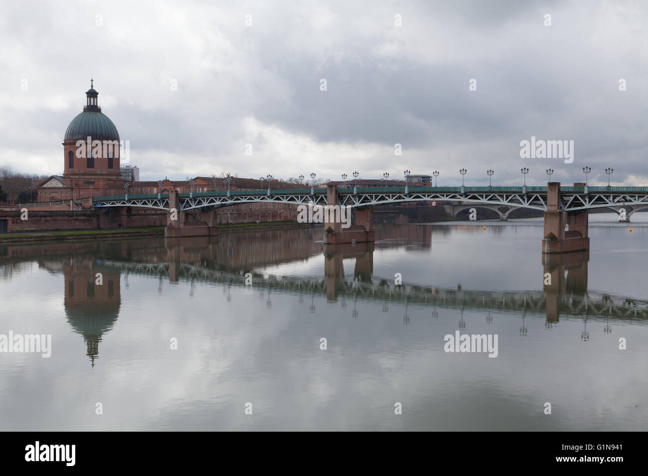 The Garonne River and bridge Saint-Pierre in Toulouse, France. Stock Photo