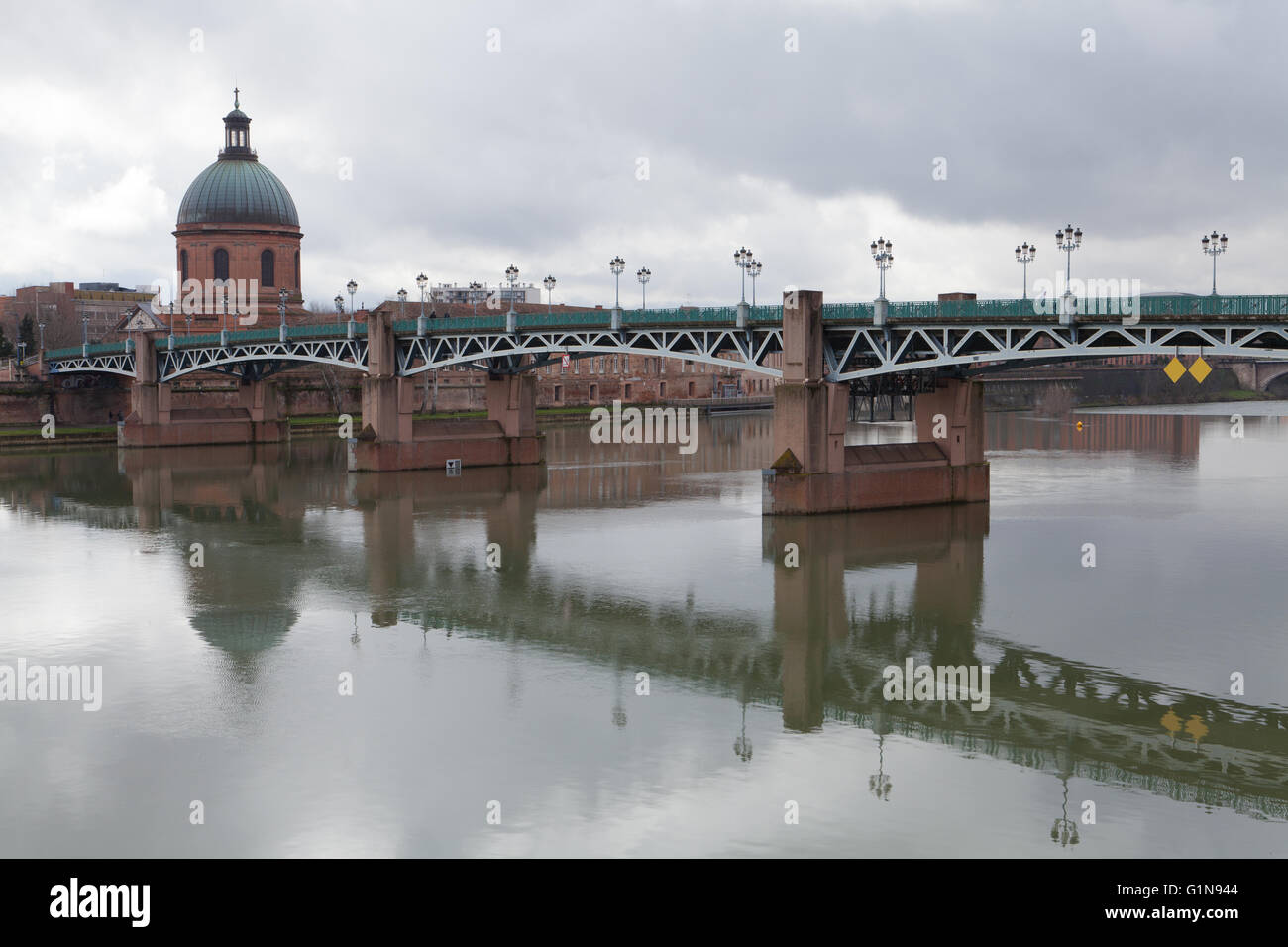 The Garonne River and bridge Saint-Pierre in Toulouse, France. Stock Photo