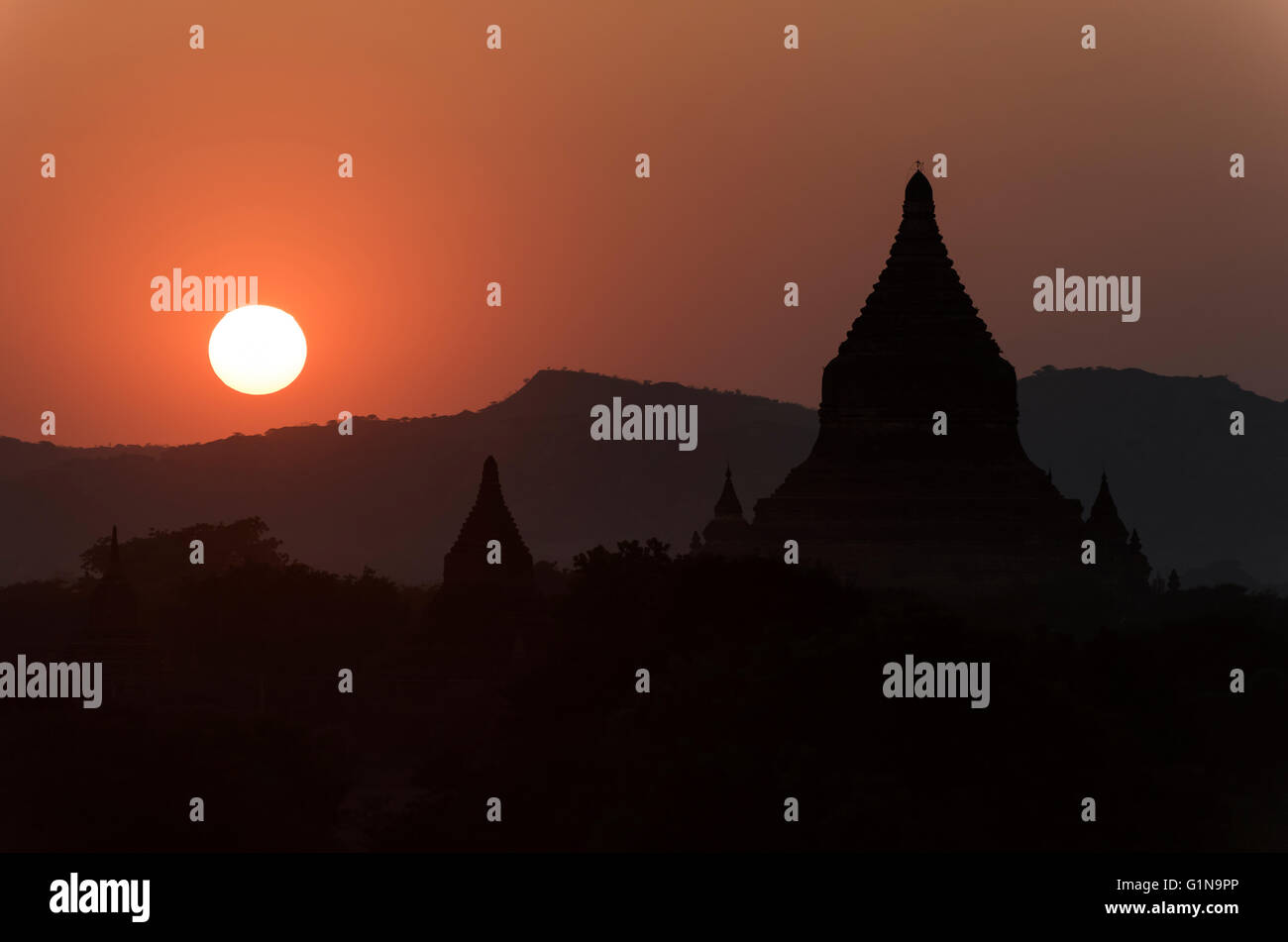 Sunset over Mingalazedi - Mingalar Zedi - Pagoda, Old Bagan, Burma - Myanmar Stock Photo