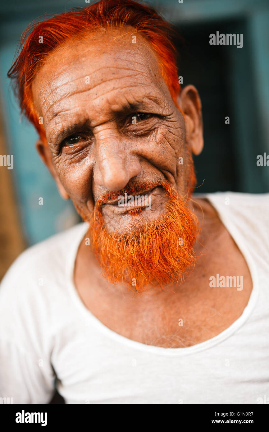 Red bearded man posing in the street of Dharavi, Bombay Stock Photo