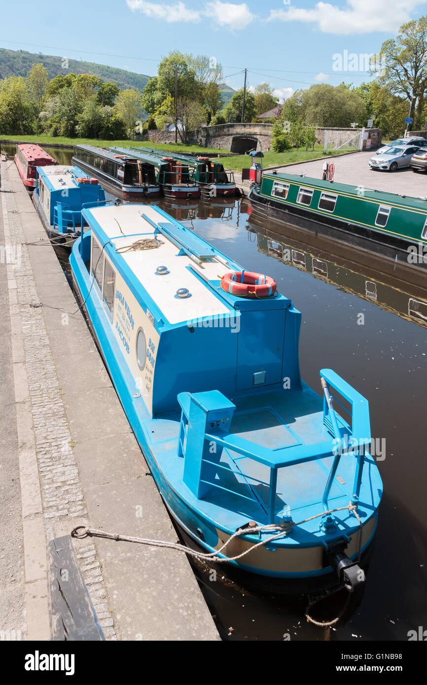 Narrowboats or canal barges in the Trevor basin on the Llangollen canal near Froncysyllte Stock Photo