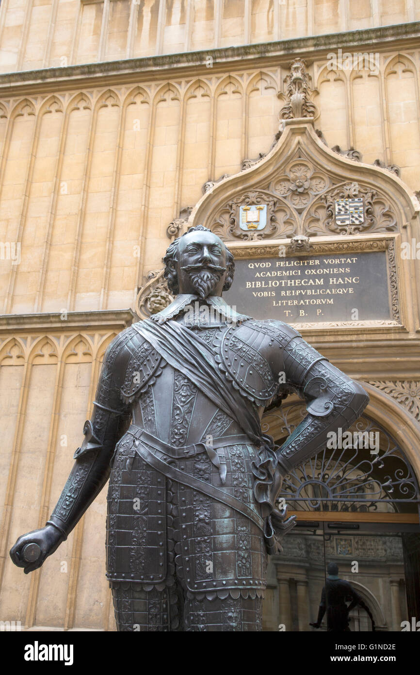 Bodleian library statue oxford hires stock photography and images Alamy
