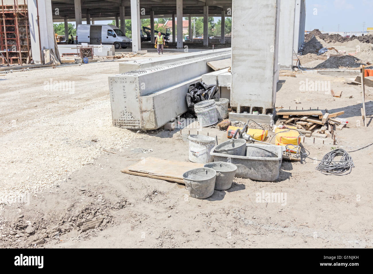 View on equipment for mixing and preparing liquid concrete milk for assembly beam and pillar