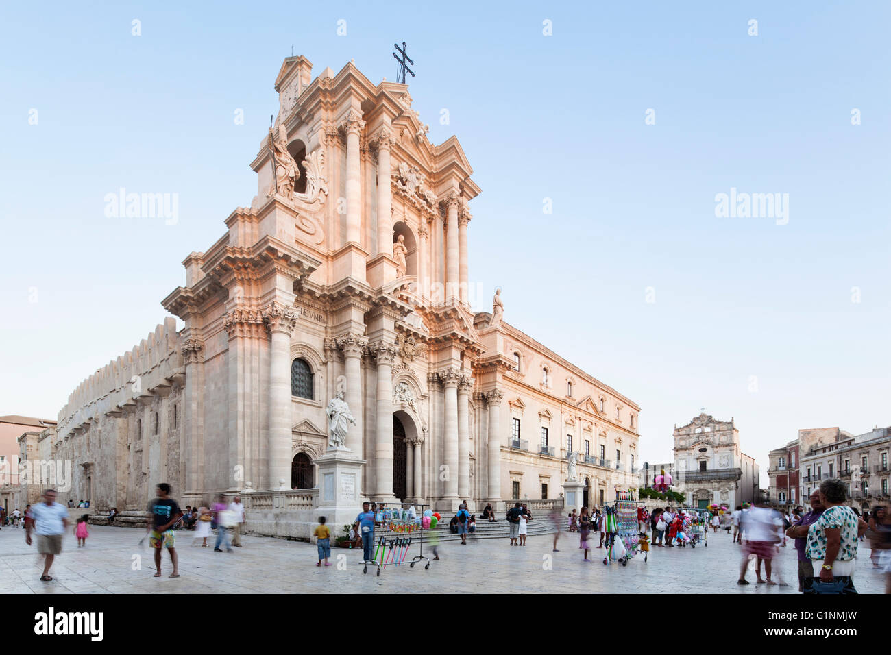 Evening atmosphere at the Piazza Duomo of Siracusa Stock Photo