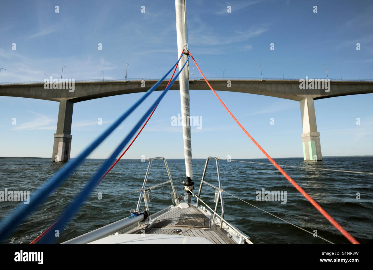 A yacht on the Baltic Sea is sailing towards the Oeland Bridge in Sweden, 10 June 2015. The bridge connects the Oeland Island with the mainland Sweden. It had been inaugurated on 30 September 1972 and is 6,072 meters long. Photo: Britta Pedersen - NO WIRE SERVICE - Stock Photo