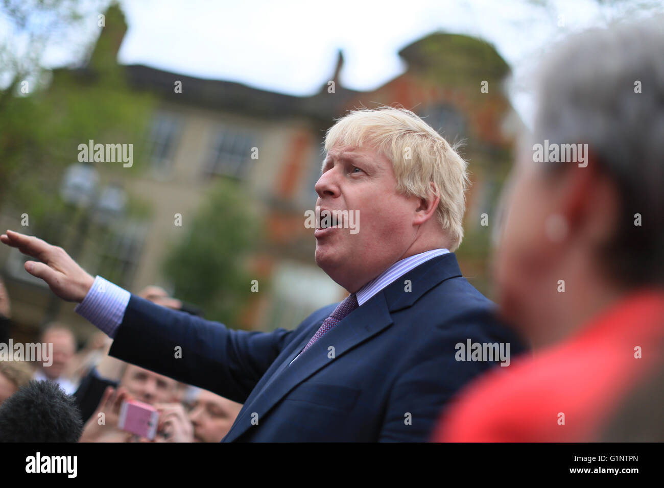 Boris Johnson in Stafford with the BREXIT Battle Bus and media and a few onlookers . The Dominic Cummings inspired Battle Bus during the BREXIT campaign as it toured the country, dropping in on Conservative held constituency Stafford Stock Photo