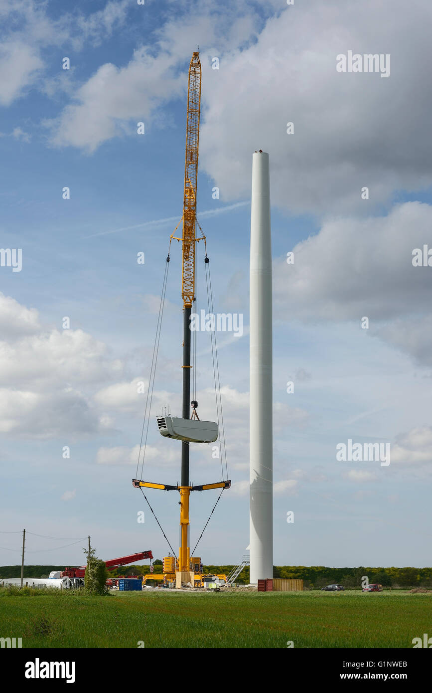 Frodsham, Cheshire, England, UK. 17th May 2016. Construction of one of