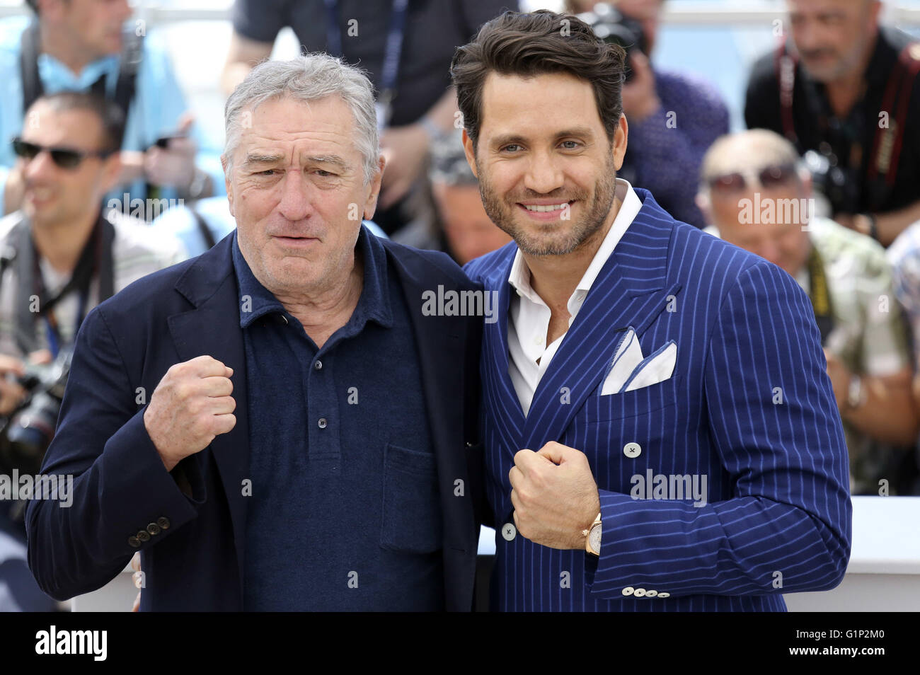 robert-de-niro-and-edgar-ramirez-at-the-hands-of-stone-photocall