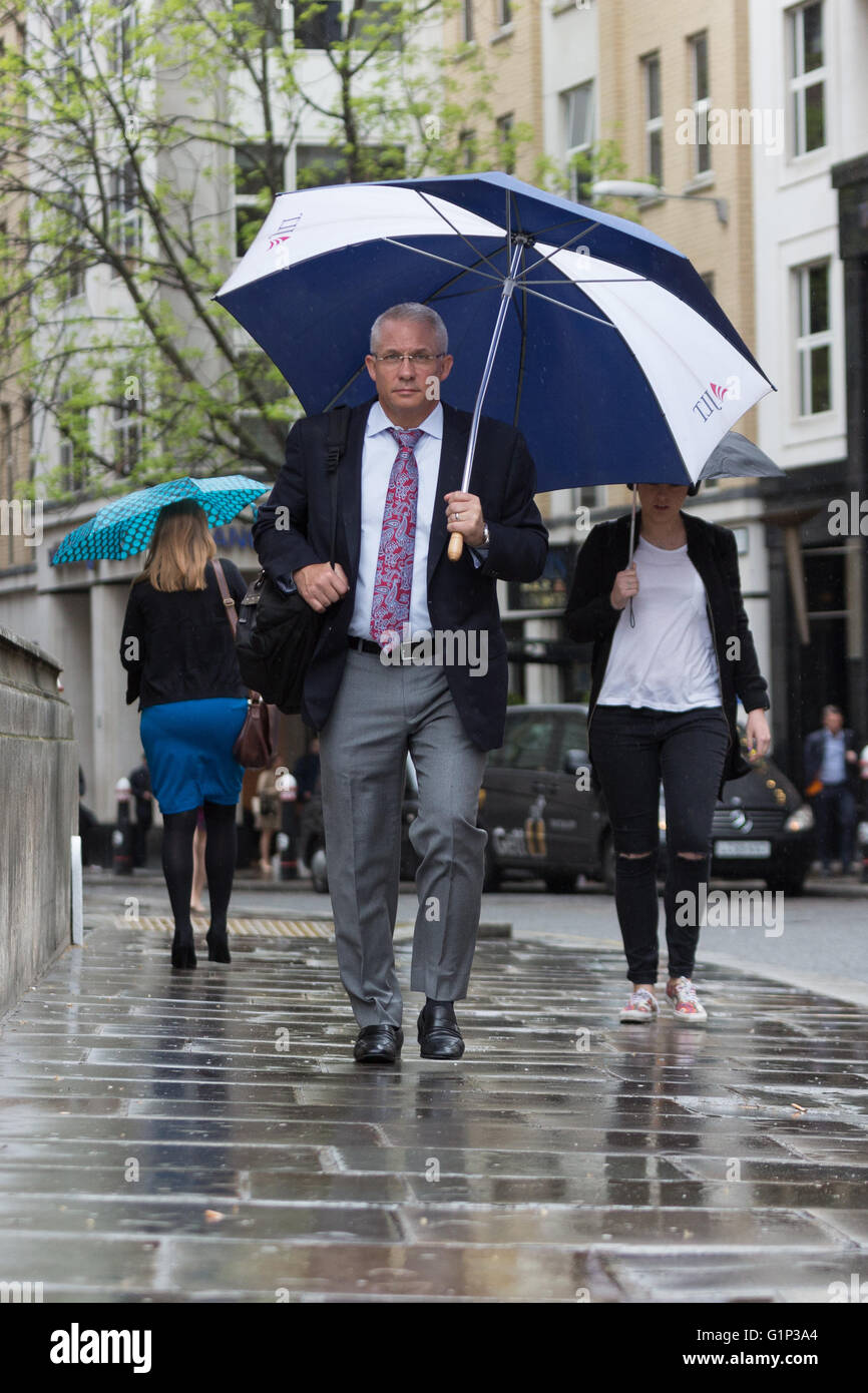London Uk 18th May 2016 People Walk To Work During Rain And Wet