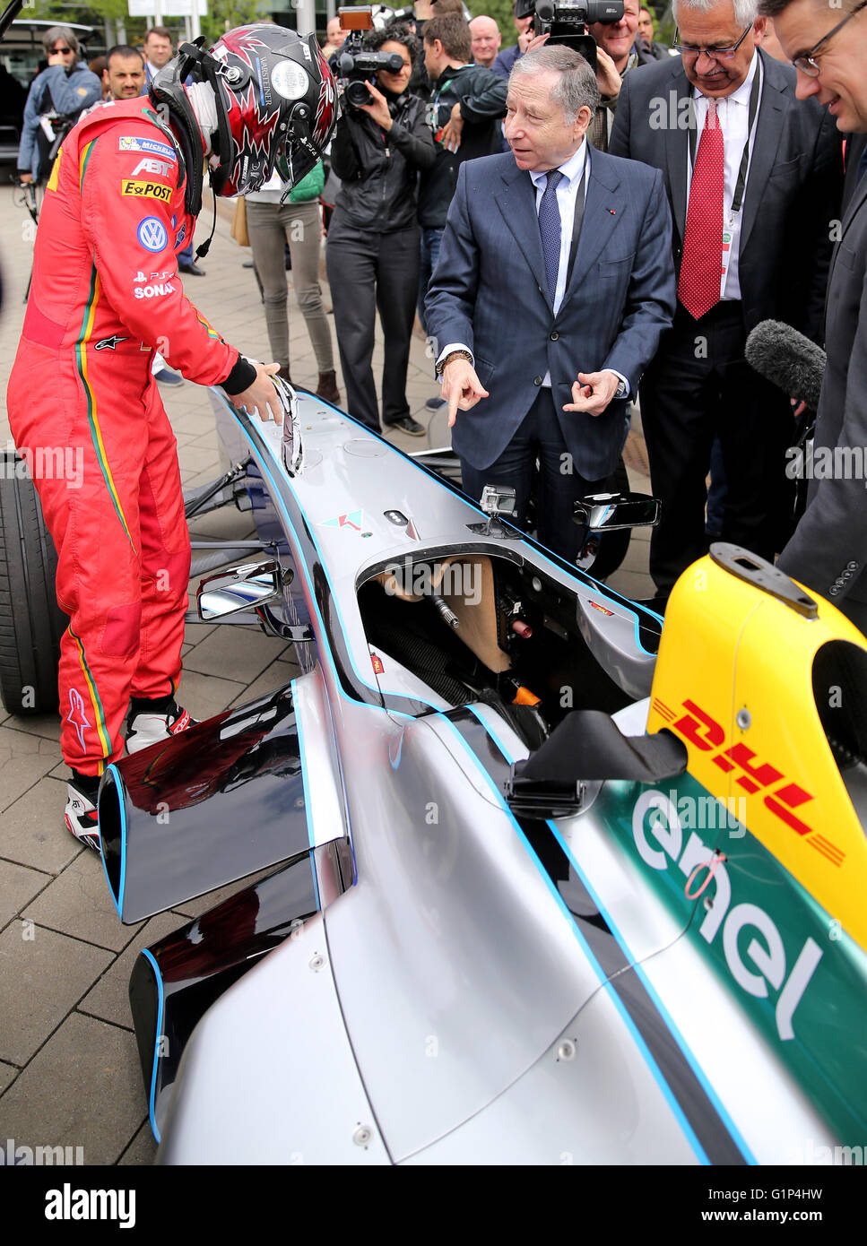 Leipzig, Germany. 18th May, 2016. Jean Todt (C-R), president of the International Automobile Federation (FIA), speaks to racing driver Daniel Abt (L) during the presentation of an electric Formula E racing car at the world summit of transport ministers in Leipzig, Germany, 18 May 2016. Some 1,000 participants from 60 countries are expected to attend the three-day summit held by the International Transport Forum of the Organisation for Economic Co-operation and Development (OECD). Photo: JAN WOITAS/dpa/Alamy Live News Stock Photo