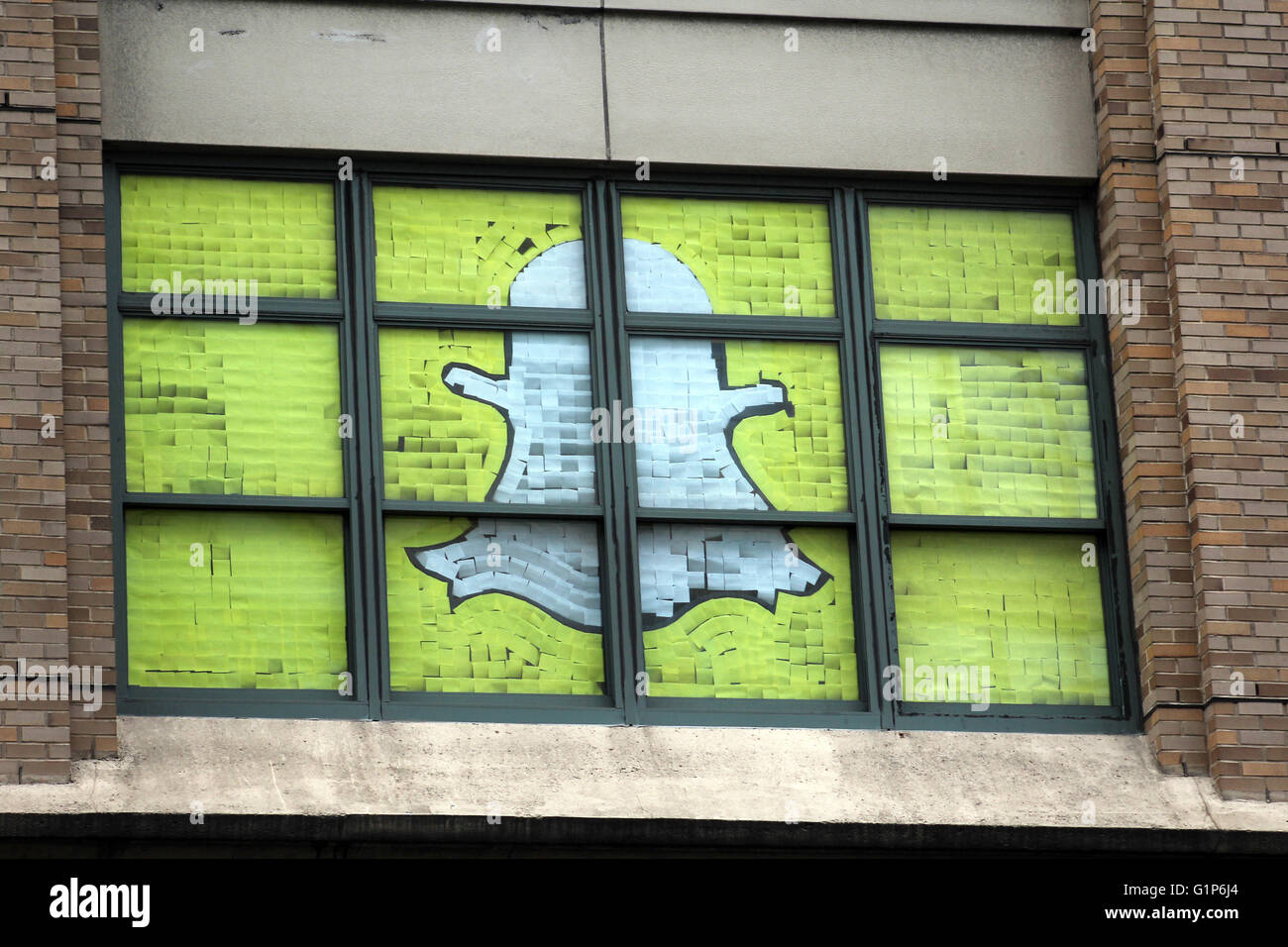 Exploding Post It Notes Post-it notes war breaks out in New York City Stock Photo - Alamy