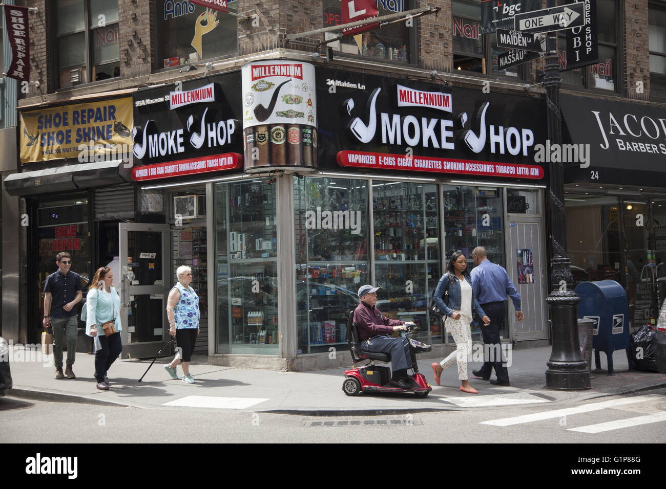 Tobacco Smoke Shop High Resolution Stock Photography and Images Alamy