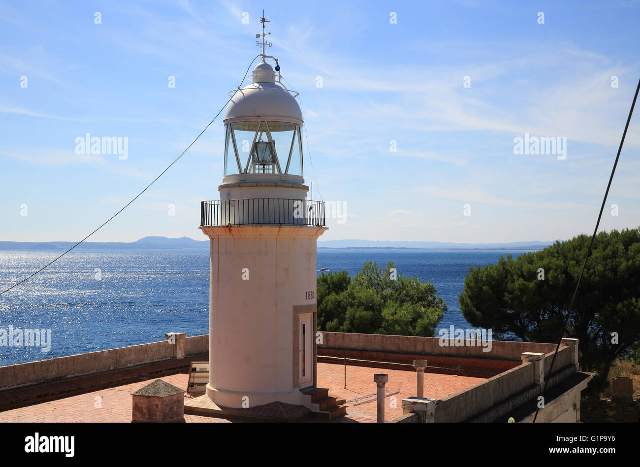 The lighthouse, overlooking the Mediterranean sea, in Roses, in the province of Girona, in Catalonia, on the Costa Brava, Spain Stock Photo