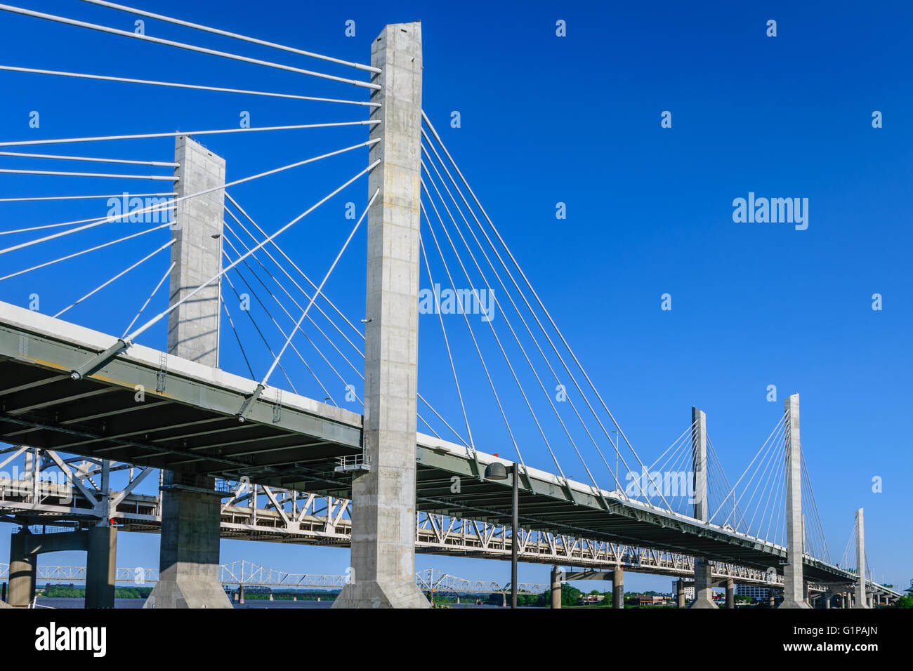 Abraham Lincoln Bridge spans the Ohio River from Louisville, Kentucky to Jeffersonville Stock Photo