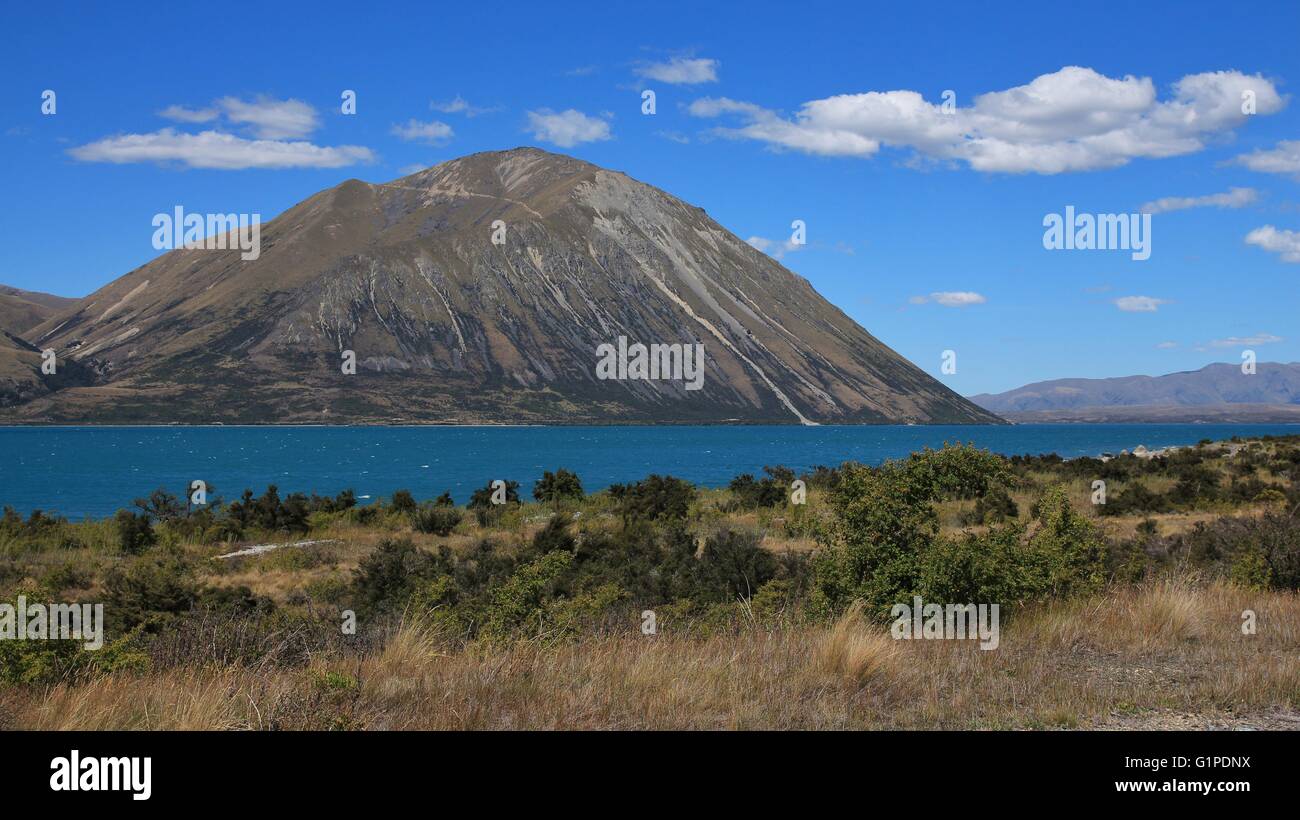 Turquoise water of Lake Ohau and Ben Ohau Range Stock Photo - Alamy