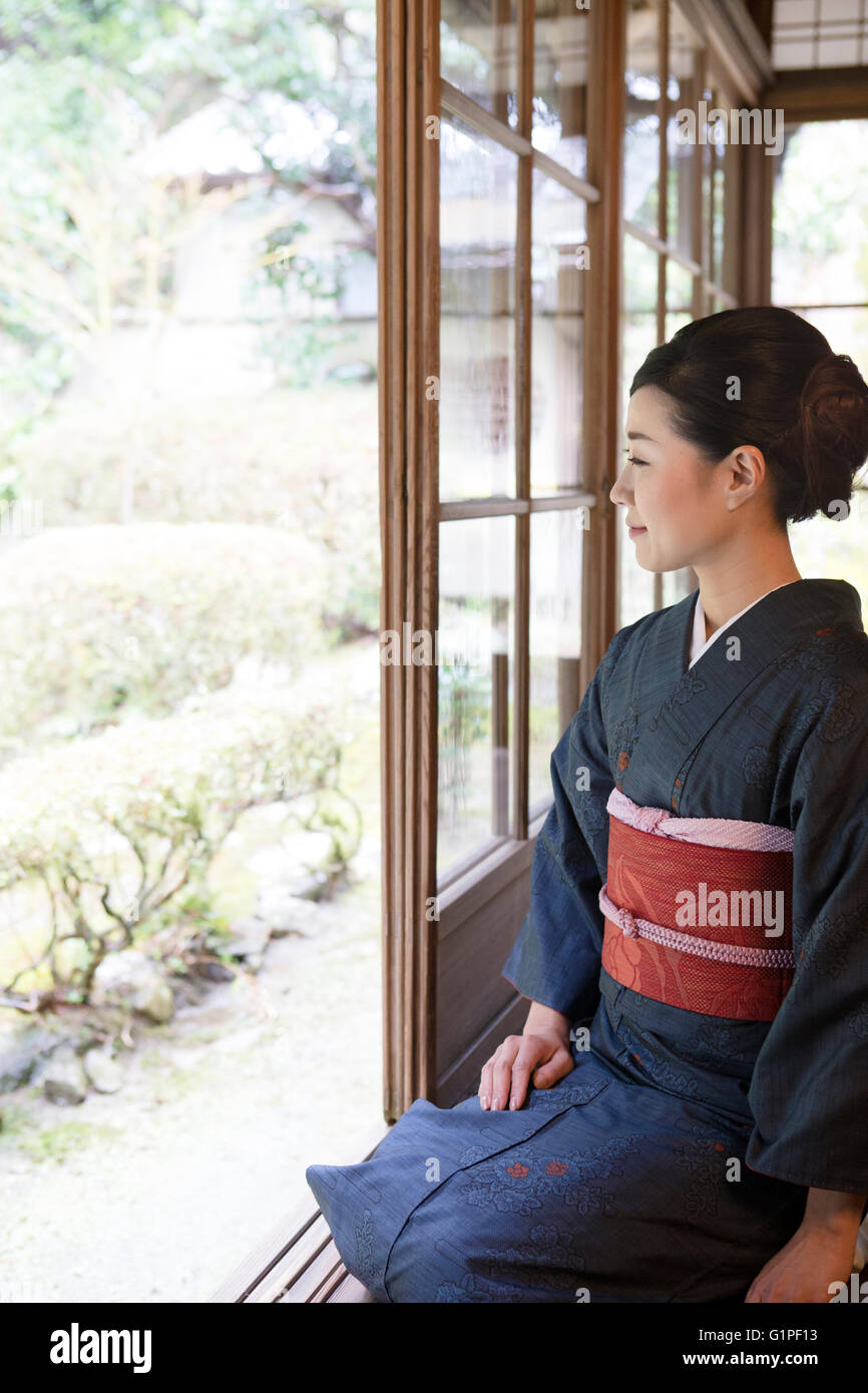 Young woman in kimono sitting hires stock photography and images Alamy