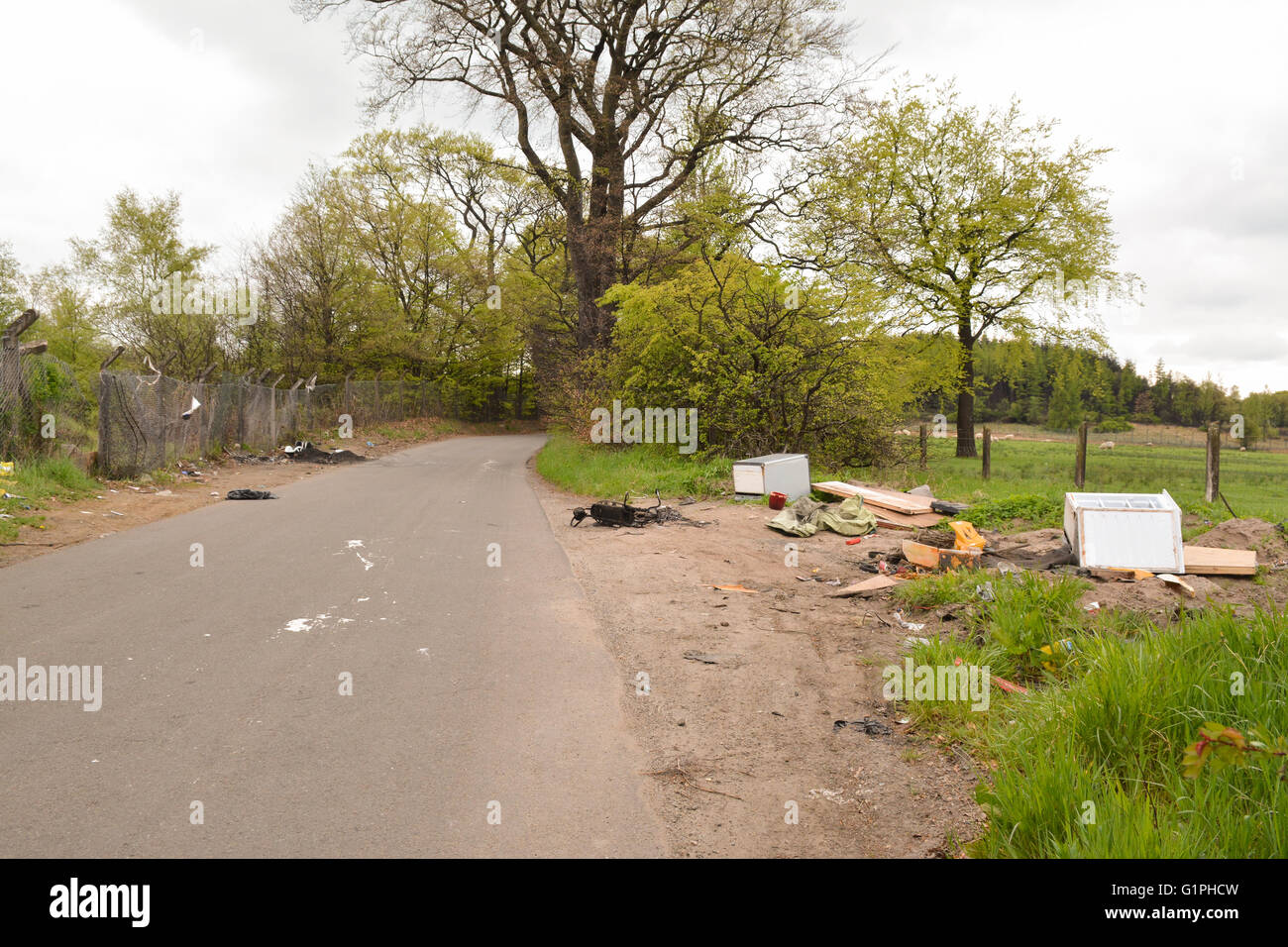 fly-tipping-including-electrical-appliances-by-the-side-of-a-rural