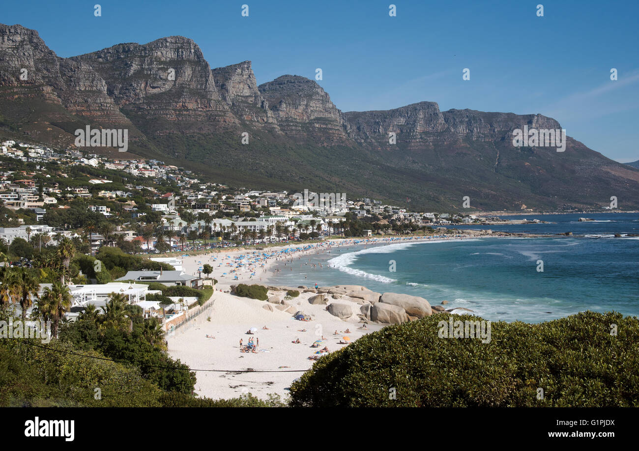 CAMPS BAY RESORT WESTERN CAPE SOUTH AFRICA The popular sandy beach at Camps Bay which is close CAMPS BAY RESORT WESTERN CAPE SOUTH AFRICA The popular sandy beach at Camps Bay which is close