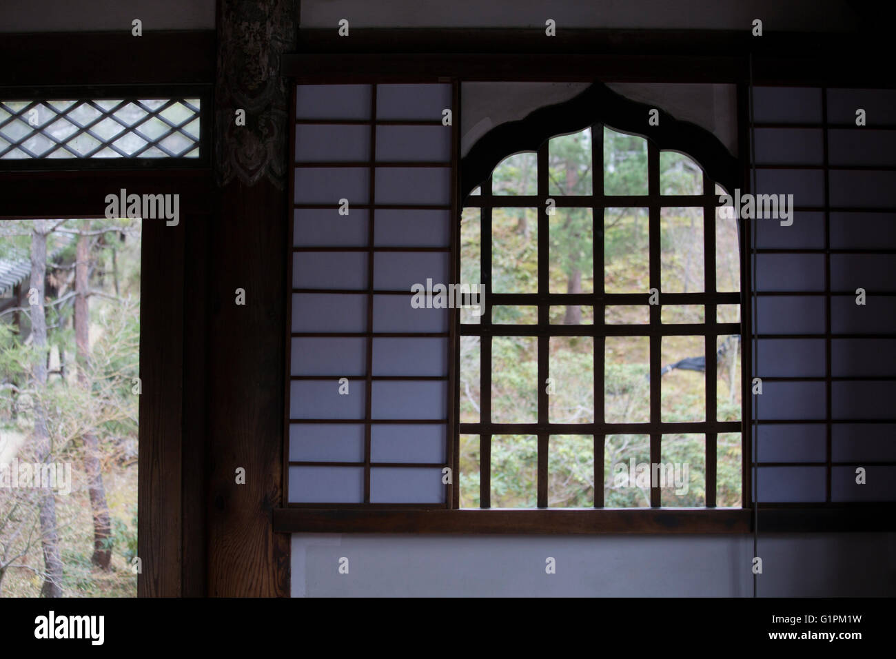 Japanese paper screen hires stock photography and images Alamy