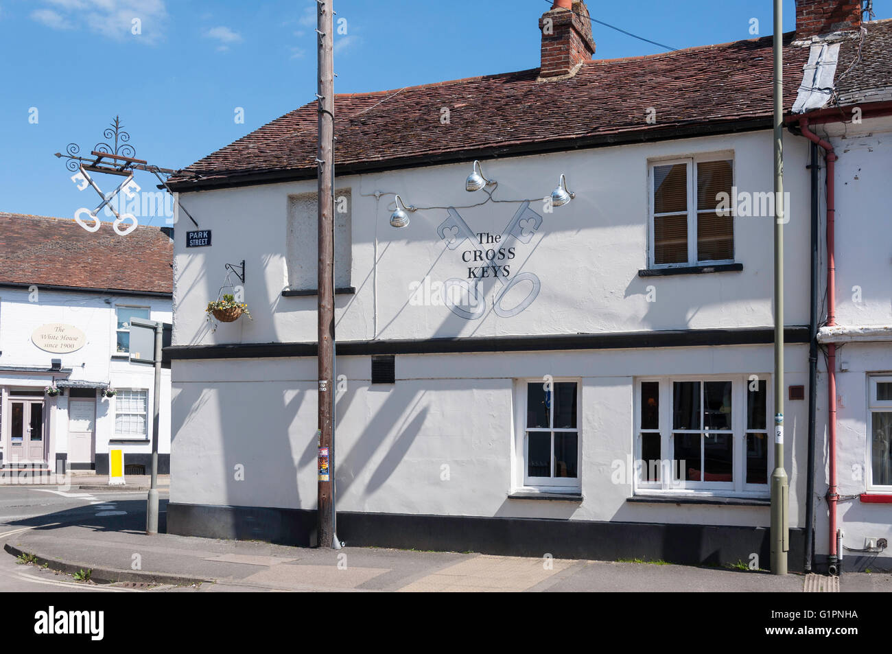 17th century The Cross Keys Pub, East Street, Thame, Oxfordshire, England, United Kingdom Stock Photo