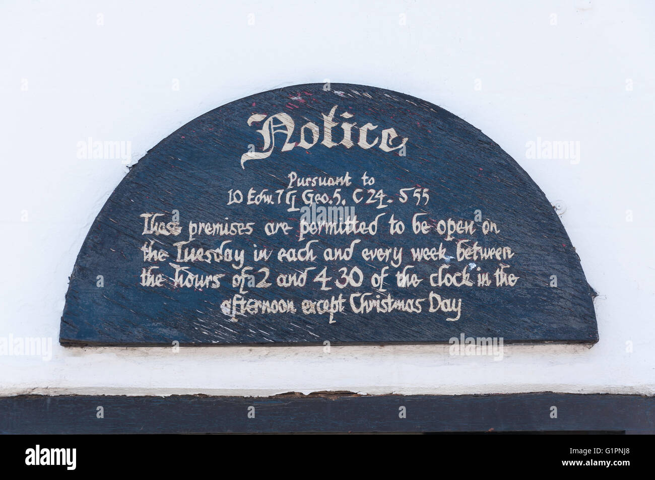 Notice on facade of 'The James Figg' free house pub, Cornmarket, Thame, Oxfordshire, England, United Kingdom Stock Photo