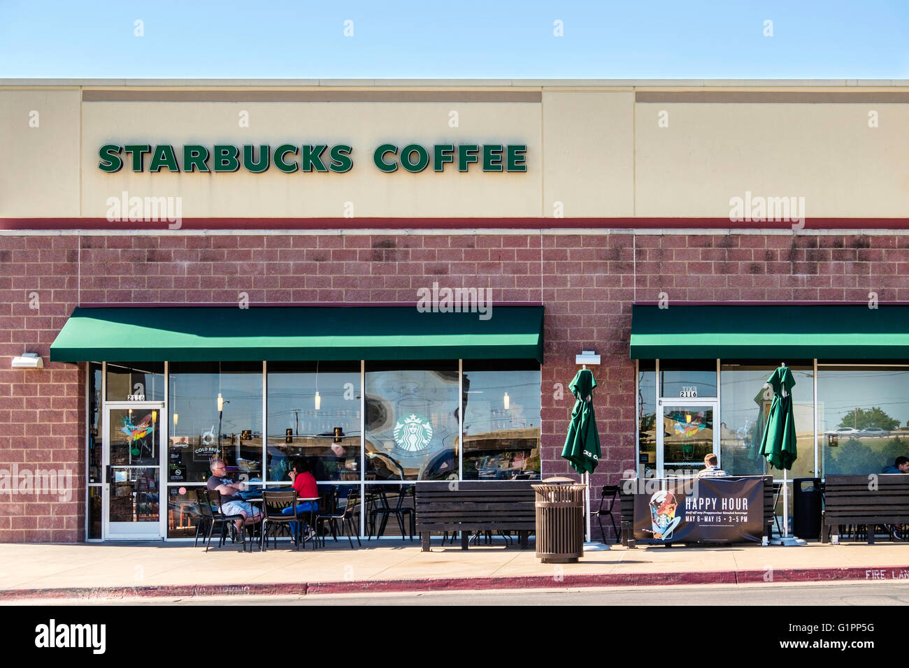 The exterior of a Starbucks coffee house showing customers on an outdoor patio. Memorial road, Oklahoma City, Oklahoma, USA. Stock Photo