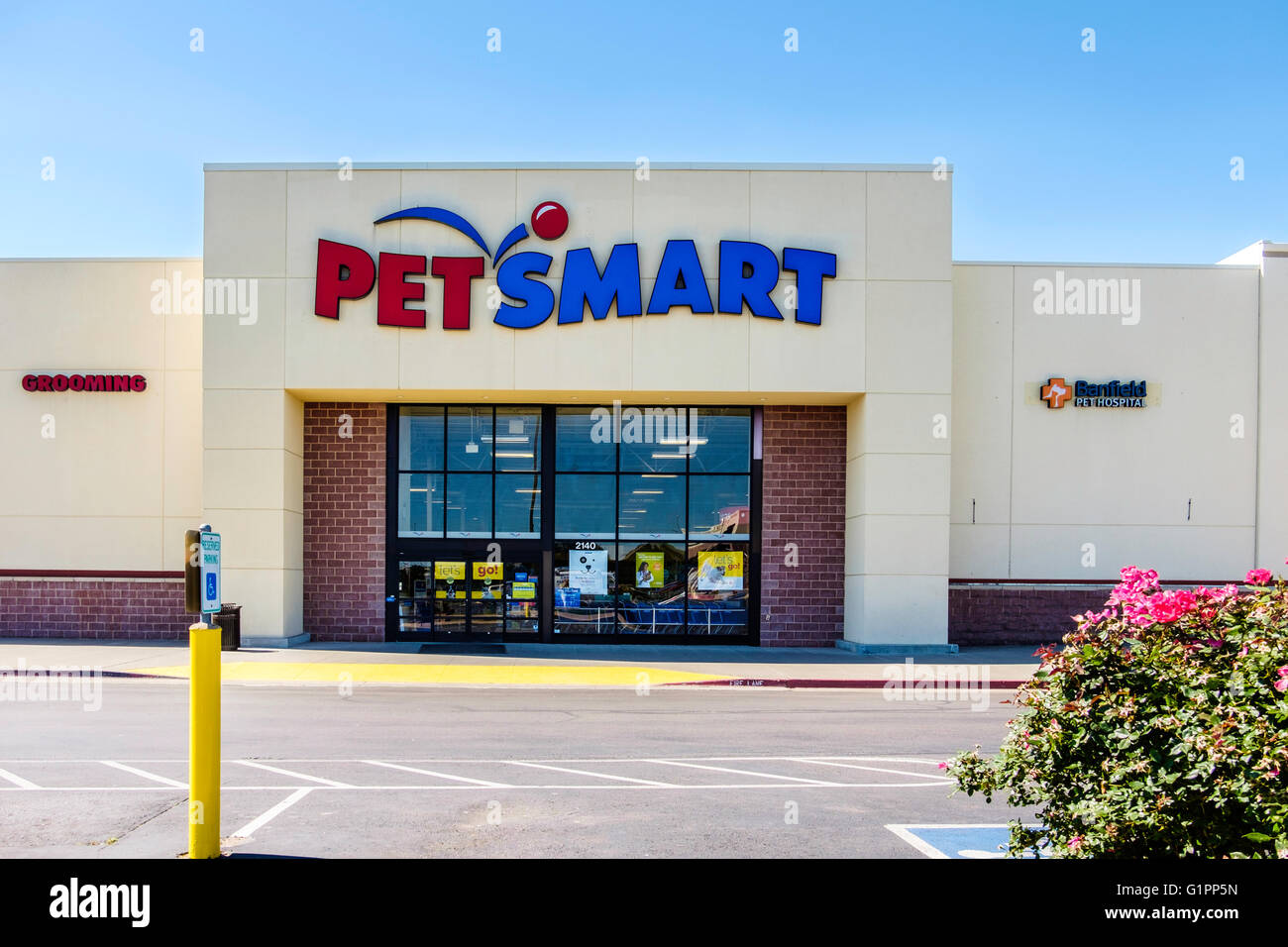 Petsmart exterior High Resolution Stock Photography and Images Alamy