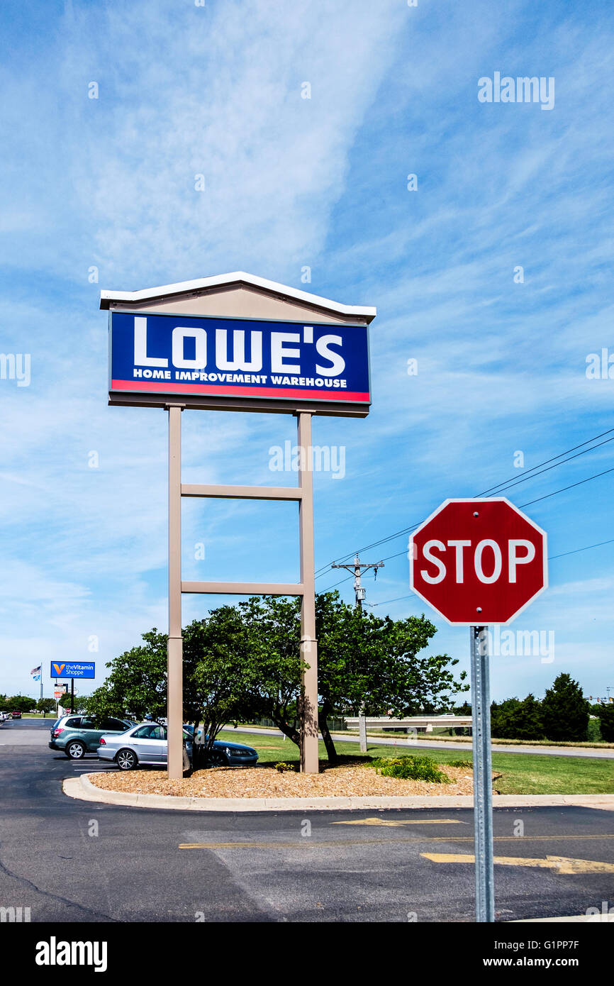 A pole sign advertising Lowe's home improvement warehouse in Oklahoma City, Oklahoma, USA. Stock Photo
