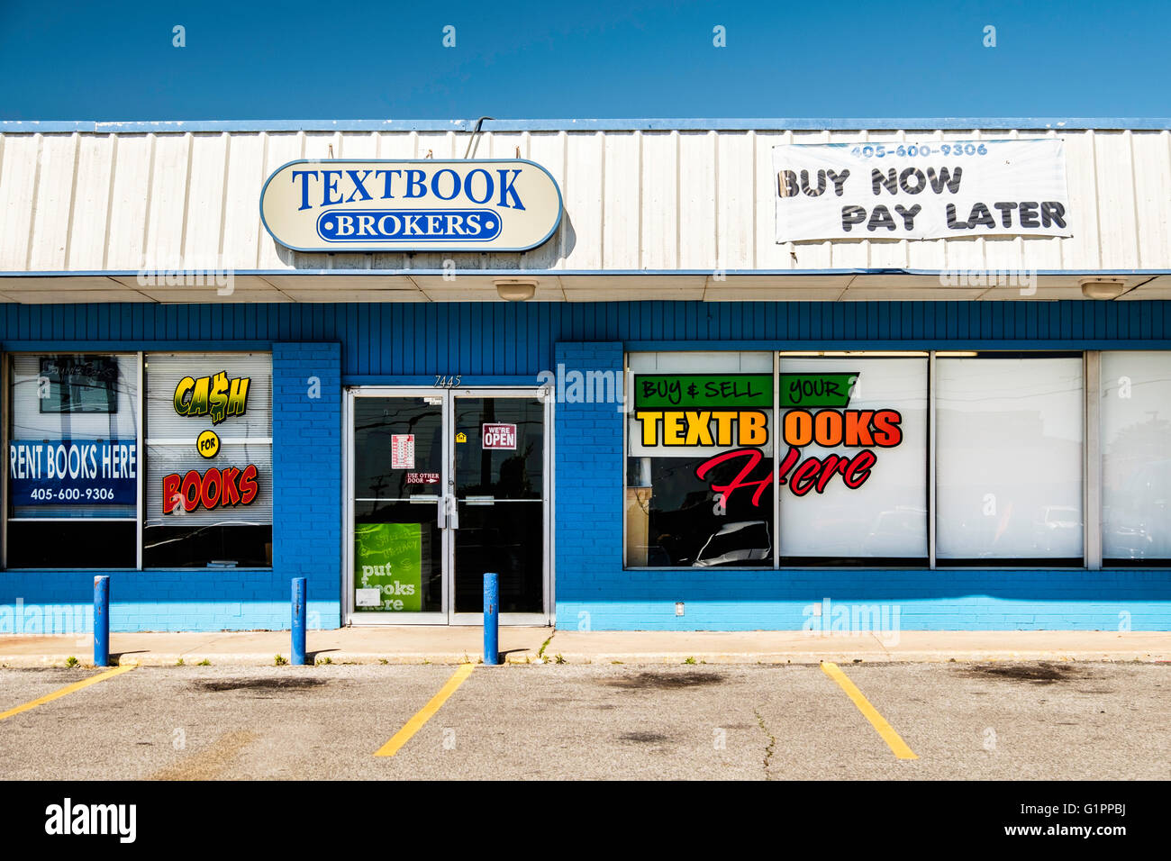 The storefront and window dressing advertising a textbook brokerage, buying and selling textbooks. USA. Stock Photo