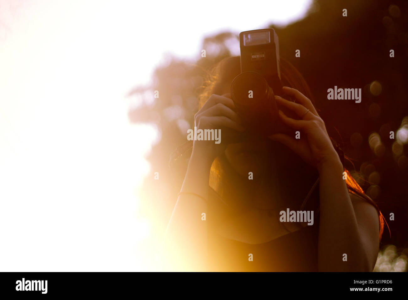 Golden hour girl hi-res stock photography and images - Alamy