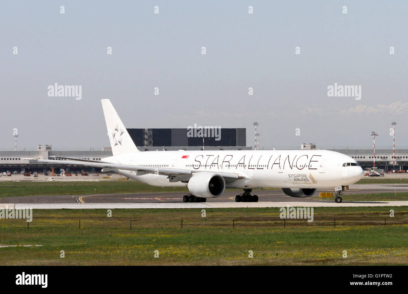 9V-SWI Star alliance, Singapore Airlines, Boeing 777. Photographed ...