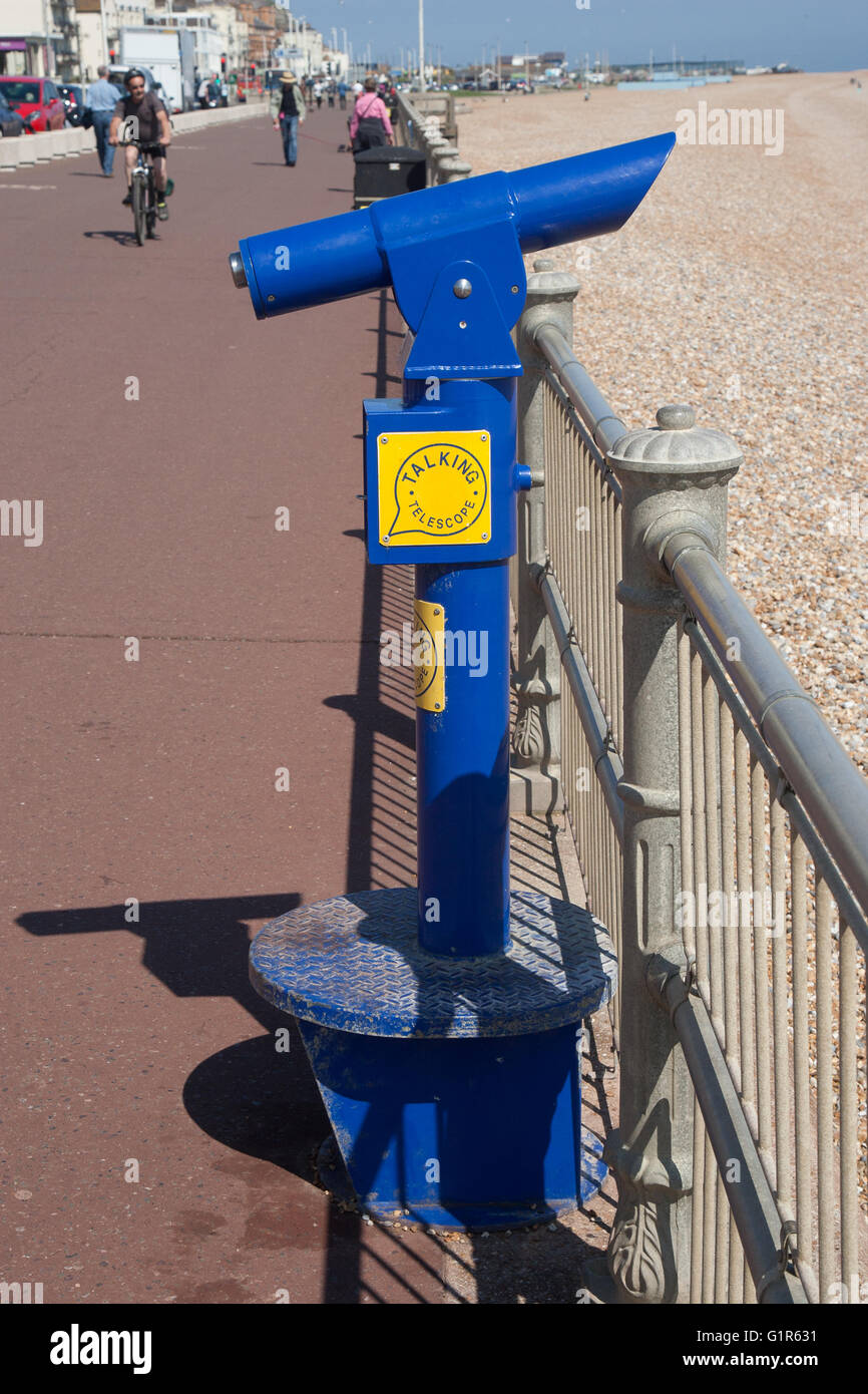 Seafront railing hi-res stock photography and images - Alamy
