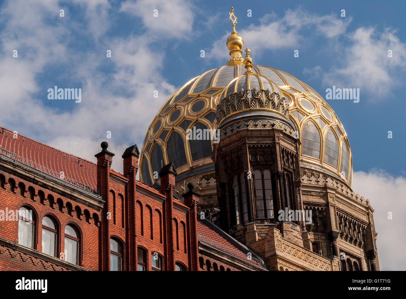 Berlin New Synagogue in the Jewish quarter in the Oranienburger street.  detail of the roof Stock Photo