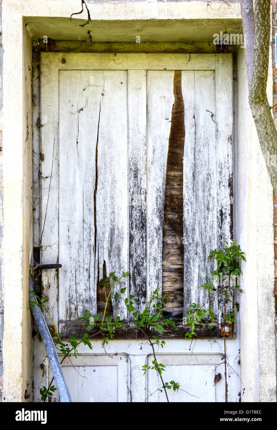 Old Door Of An Abandoned Farmhouse Stock Photo Alamy   Old Door Of An Abandoned Farmhouse G1T8EC 