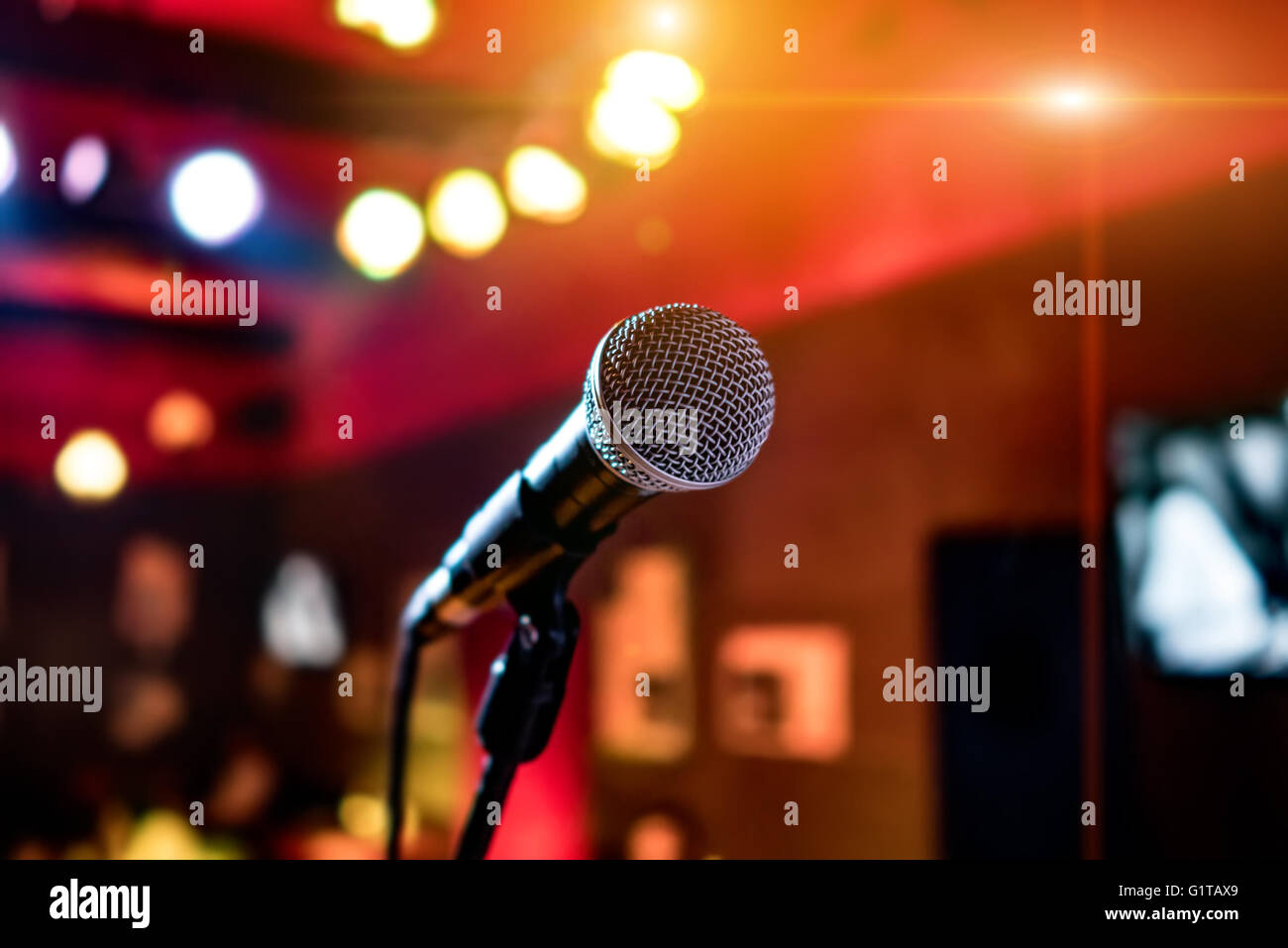 Live mic hires stock photography and images Alamy